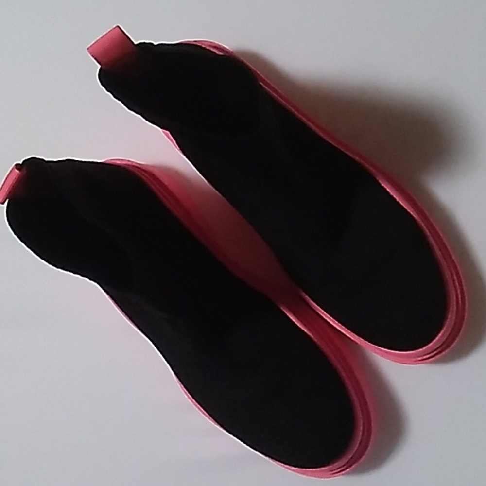 Mata shows, size 10, black and pink